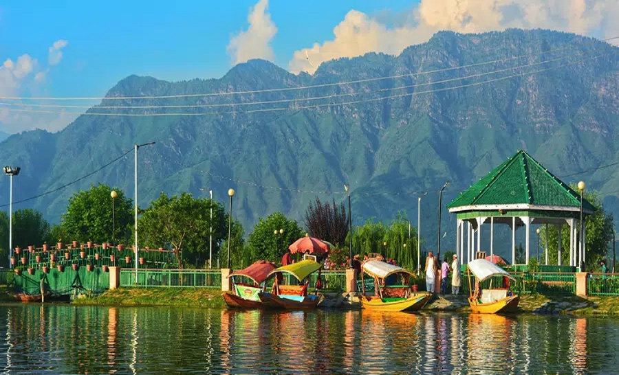 Service Provider of Srinagar Sightseeing Package in New Delhi, Delhi, India.